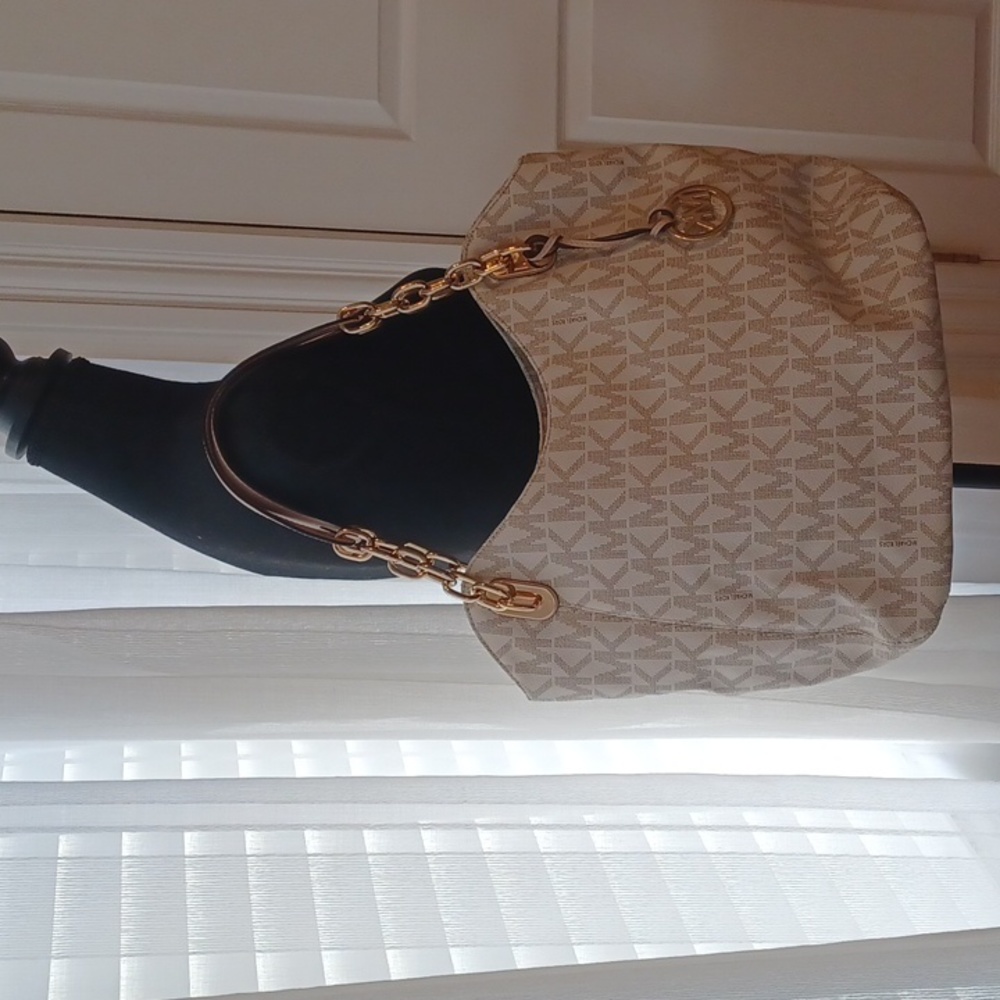 Michael Kors bag - Picture 6 of 8